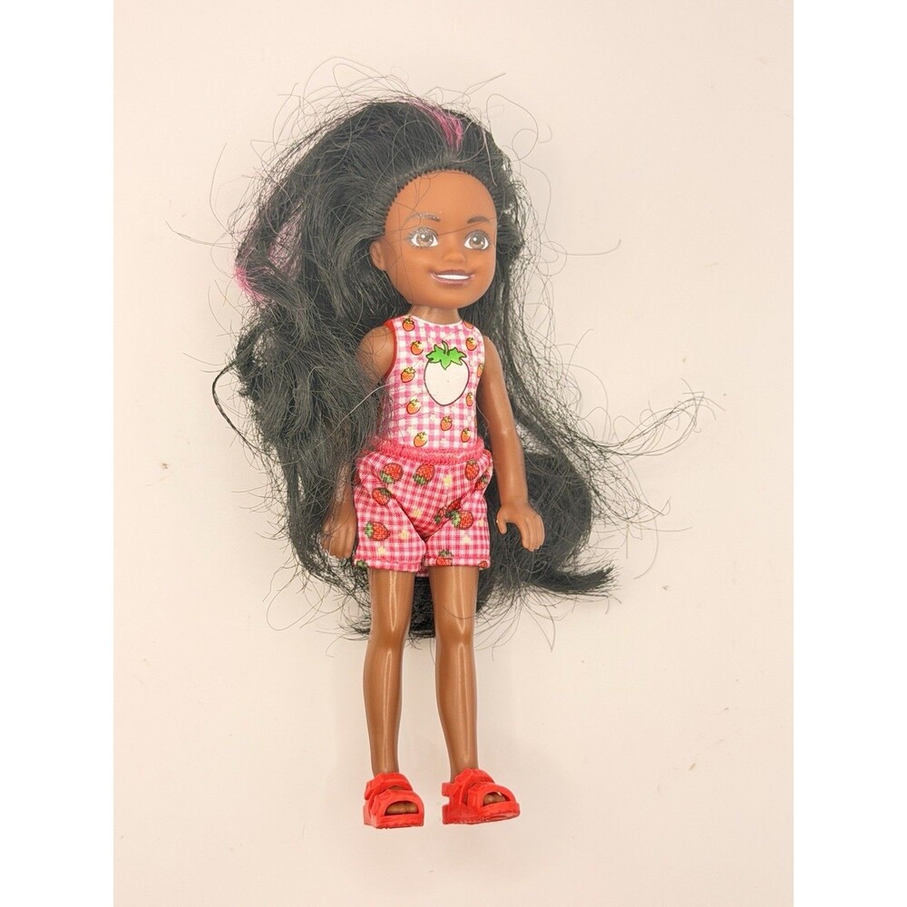 Mattel Barbie Club Chelsea Color Reveal Picnic Series doll T1